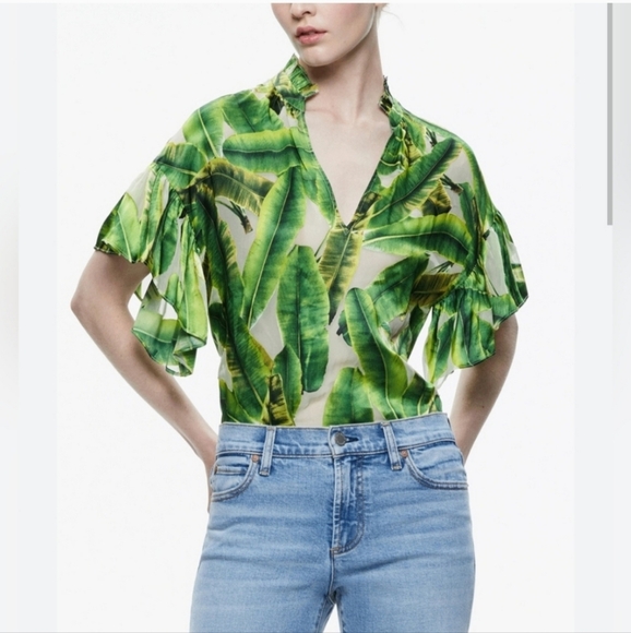 Alice + Olivia Other - Alice + Olivia  Palm Julius  Flutter Sleeve Top Size XS NWOT